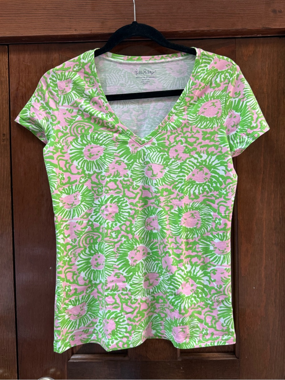 Lilly Pulitzer Lion Print V-Neck Tee Pink Green Cotton Stretch Top
